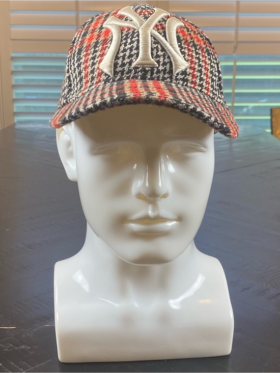 Gucci Other - Gucci Black, White & Red Houndstooth Baseball Cap with Embroidered Logo